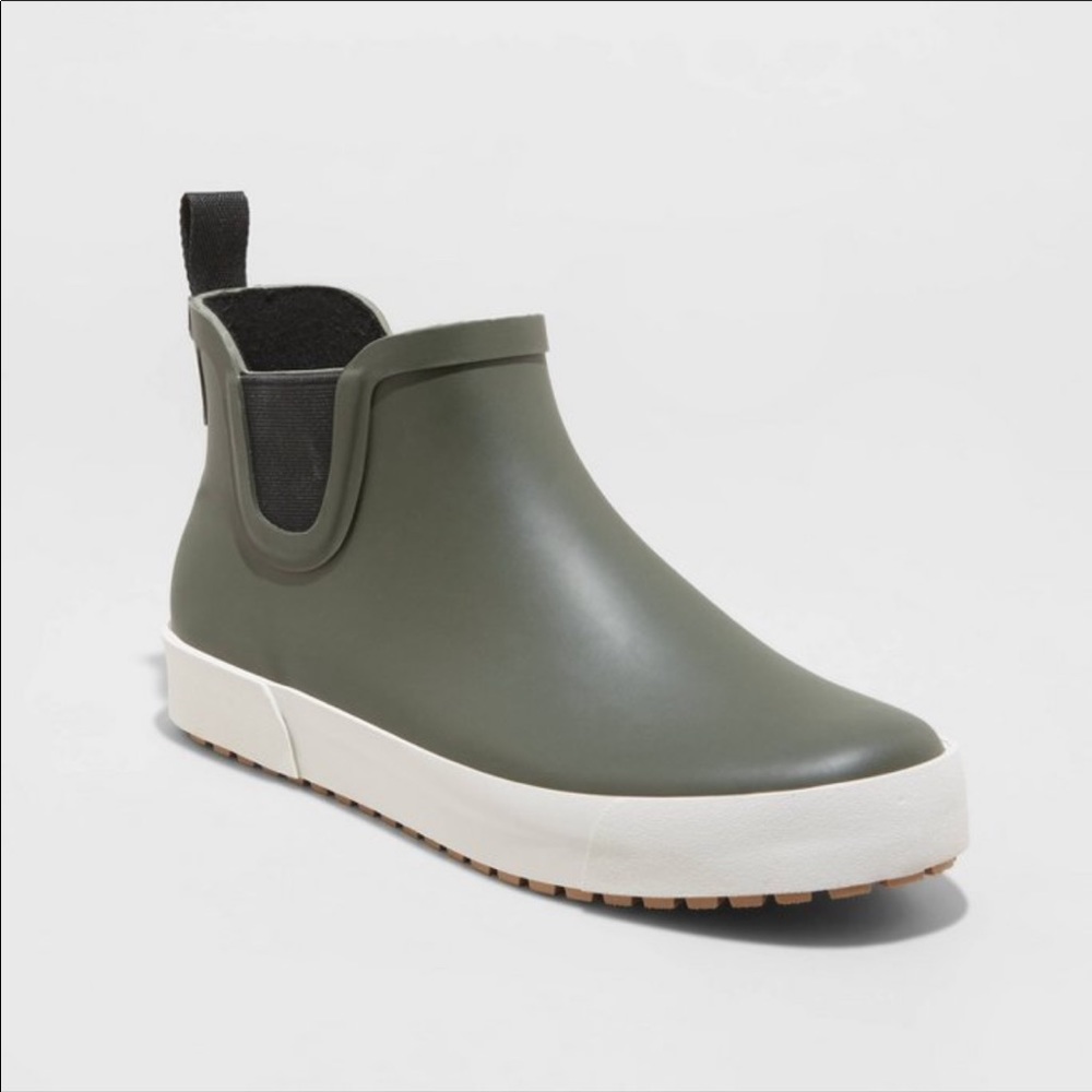 Universal Thread size 7 Shirley Chelsea rain boots!